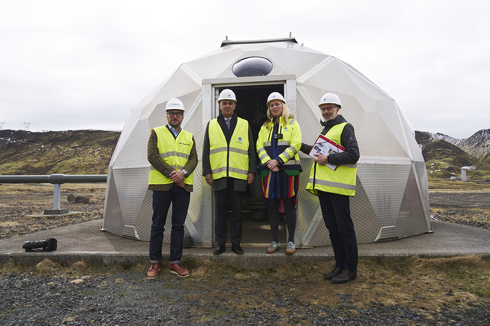 Bundespräsident Berset besucht das DemoUpCARMA-Projekt in Hellisheiði (ISL)